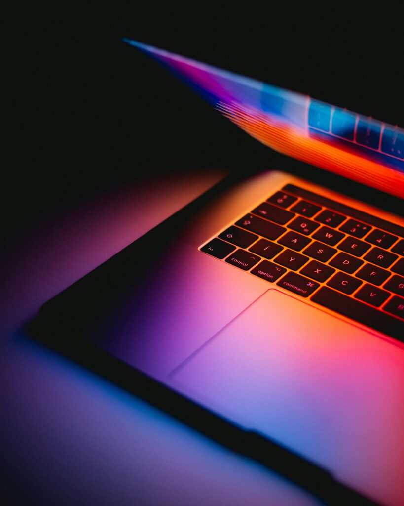 Kleurrijk licht van een laptop